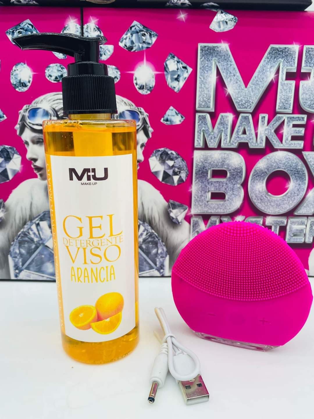 KIT GEL DETERGENE + SPUGNA - MU MAKE UP Visualizzazione KIT GEL DETERGENE + SPUGNA - MU MAKE UP