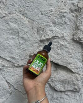 NUOVO OLIO ABBRONZANTE AL MALLO DI NOCE COM CONTAGOCCE, GRAZIE ALL’ESTRATTO DI MALLO DI NOCE FAVORISCE UN’ABBRONZATURA INTENSA MANTENENDO LA PELLE MORBIDA ED ELASTICA. 100ML IN VETRO