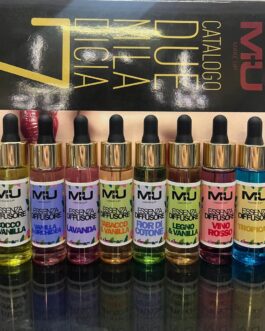 New essenze per diffusore ambiente 30ml  A breve tantissime altre fragranze Essenza diffusore con contagocce 30 ml •tabacco&vanilla•cocco&vanilla •lavanda •legno&vanilla•vanilla&orchidea•tropical•vino rosso •fior di cotone MU MAKE UP