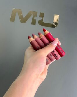 NOVITÀ IN CASA MU MAKE UP🥹😍 MATITONE PUNTA MORBIDA 💄💋  Rossetto in formato matitone twistable finish mat senza seccare idratazione continua delle labbra colore extra coprente e a lunga tenuta delicatamente 🔝 🔝 🔝 mu Make-up