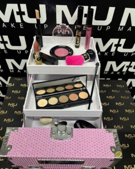 IDEA REGALO🎀🎀 VALIGETTA SWAROVSKI COMPLETA •FONDOTINTA COMPATTO MEDIUM •FIX TRUCCO •SPRAY ILLUMINANTE  •PALETTE NUDE CON PENN •BLUSH COMPATTO •PENNELLO •ROSSETTO NUDE •LIP MATT ROSA NUDE •MASCARA MAXI •CORRETTORE MEDIUM