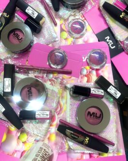Kit regalo prezzo bomba 💣   °pochette °mascara ciglia finte °rossetto push up °matita labbra °ombretto  °blush °lip mercedesz henger