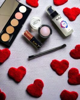 KIT CON SCATOLO  PALETTE CORRETTORI ON PENNELLO INCLUSO LIP WATER SHINE OMBRETTO COTTO PRIMER BASE VISO