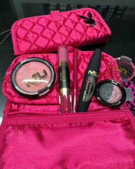 Beauty completo di make-up PINK 💖  • Blush   • tinta doppio bacio 113  • matita labbra 116  • mascara ciglia finte   •ombretto duo 255  MU MAKE UP