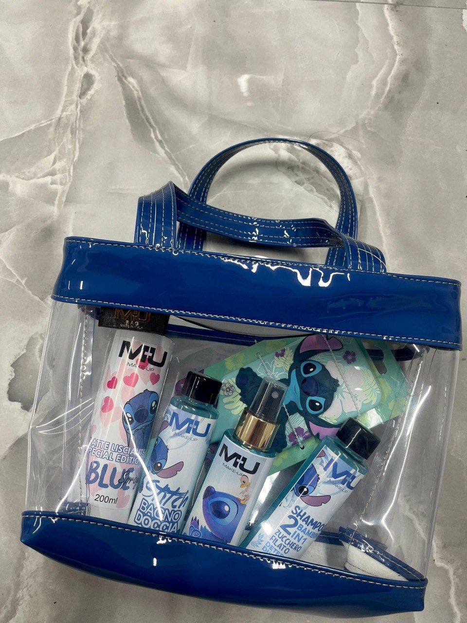 🔺BORSA TRASPARENTE  🔺LISCIANTE CAPELLI 200ML 🔺SHAMPOO 100ML 🔺BAGNODOCCIA 100ML 🔺ACQUA PROFUMATA CORPO 100ML 🔺SPAZZOLA 3D MU MAKE UP
